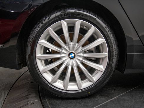 Used 2020 BMW 740i xDrive AWD/4WD image 30