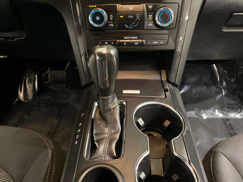 Used 2019 Ford Explorer XLT FWD image 19