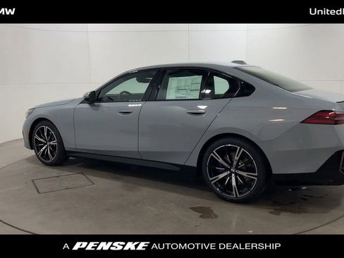 Used 2025 BMW 530i w/ M Sport Package image 6