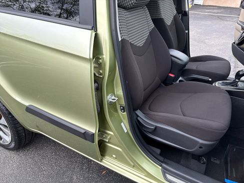 Used 2013 Kia Soul ! image 21