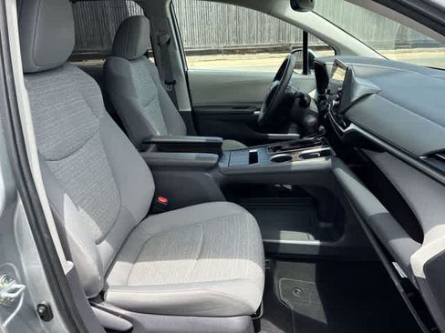 Used 2021 Toyota Sienna LE w/ LE Plus Package FWD image 24