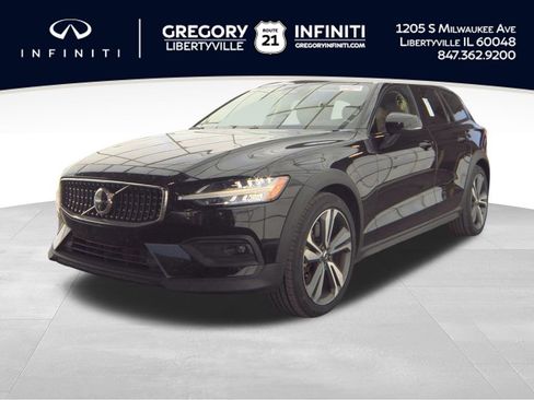 Used 2025 Volvo V60 B5 Cross Country Plus AWD/4WD image 1