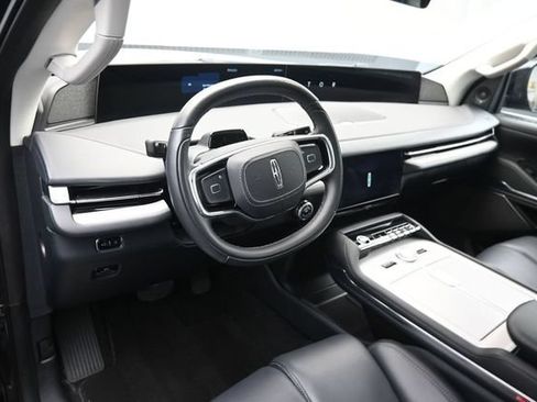 Certified 2025 Lincoln Navigator L Reserve AWD/4WD image 9