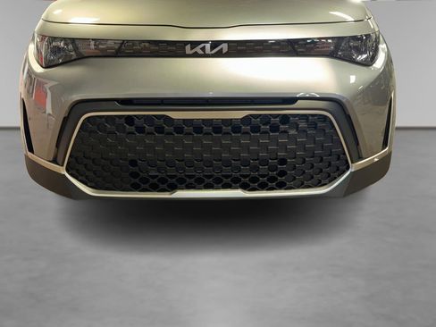 Used 2025 Kia Soul LX w/ LX Technology Package image 11