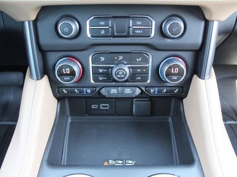 Used 2023 Chevrolet Tahoe Premier AWD/4WD image 33