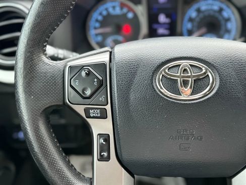 Used 2017 Toyota Tacoma SR5 w/ Tow Package image 31