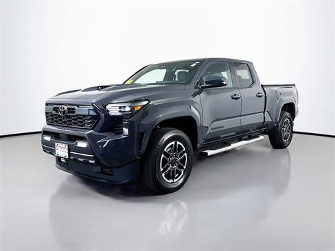 Used 2025 Toyota Tacoma TRD Sport image 2