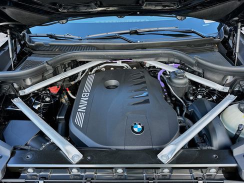 Used 2025 BMW X6 xDrive40i w/ Climate Comfort Package image 38