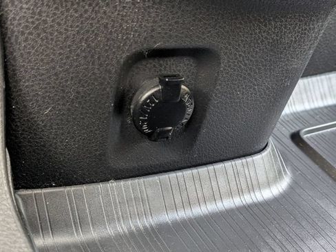 Used 2024 Toyota Sienna XLE FWD image 24