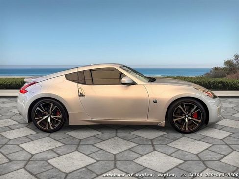 Used 2019 Nissan 370Z Touring Sport RWD image 4