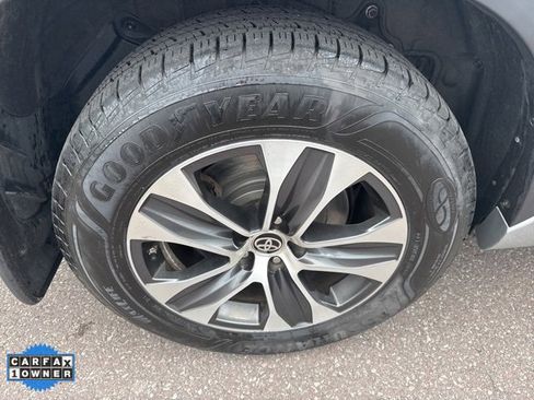Used 2020 Toyota Highlander XLE image 28