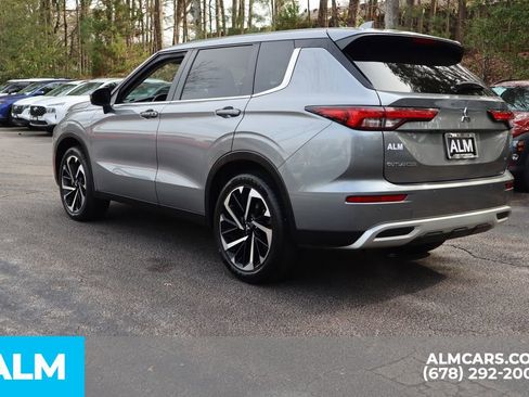 Used 2024 Mitsubishi Outlander SE image 8