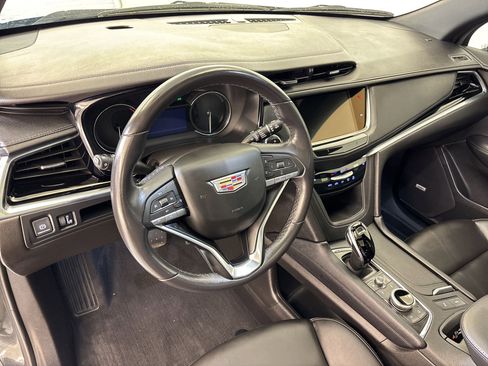 Used 2022 Cadillac XT6 Luxury w/ LPO, Floor Liner Package AWD/4WD image 4