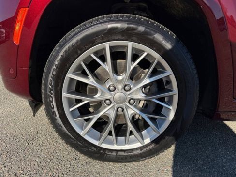 Used 2023 Jeep Grand Cherokee Summit w/ Luxury Tech Group V image 9