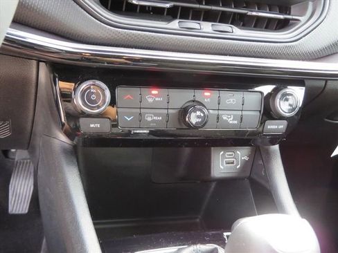 Used 2022 Jeep Compass Altitude image 23