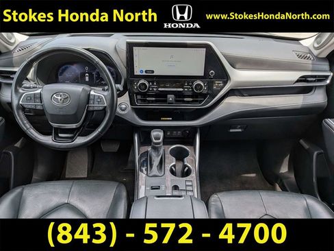 Used 2023 Toyota Highlander Platinum FWD image 18
