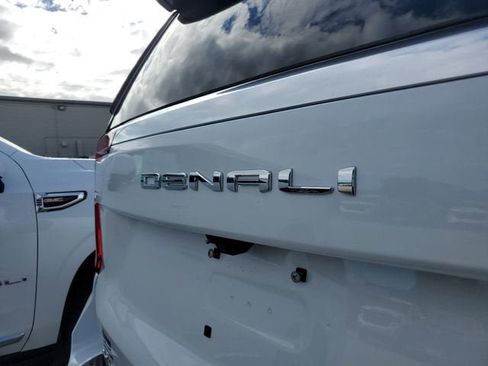 New 2026 GMC Yukon XL Denali image 9