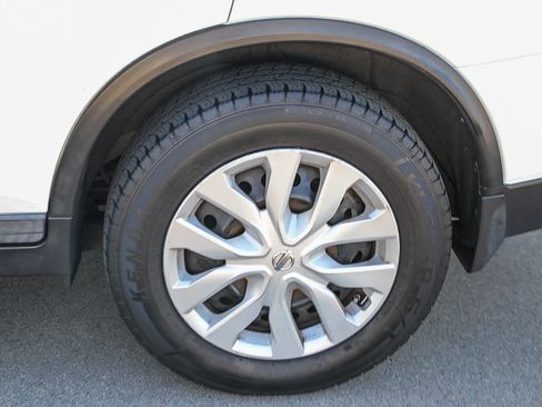 Used 2016 Nissan Rogue S w/ S Family Package FWD image 9