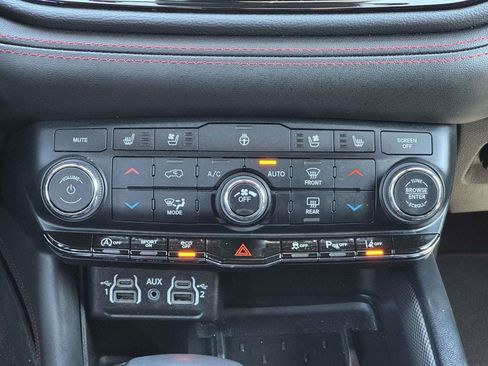 Used 2025 Dodge Durango GT AWD/4WD image 5
