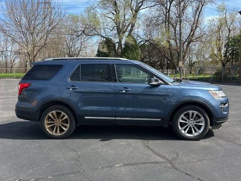 Used 2018 Ford Explorer XLT w/ Equipment Group 202A AWD/4WD image 2