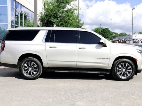 Used 2023 Chevrolet Suburban LS w/ Driver Alert Package RWD image 4