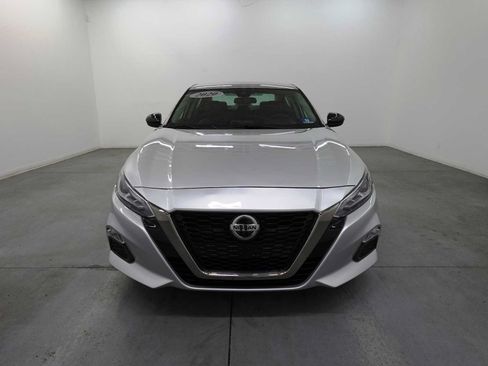 Used 2020 Nissan Altima 2.5 SR FWD image 2