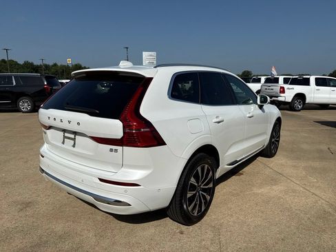 Used 2023 Volvo XC60 B5 Plus FWD image 4
