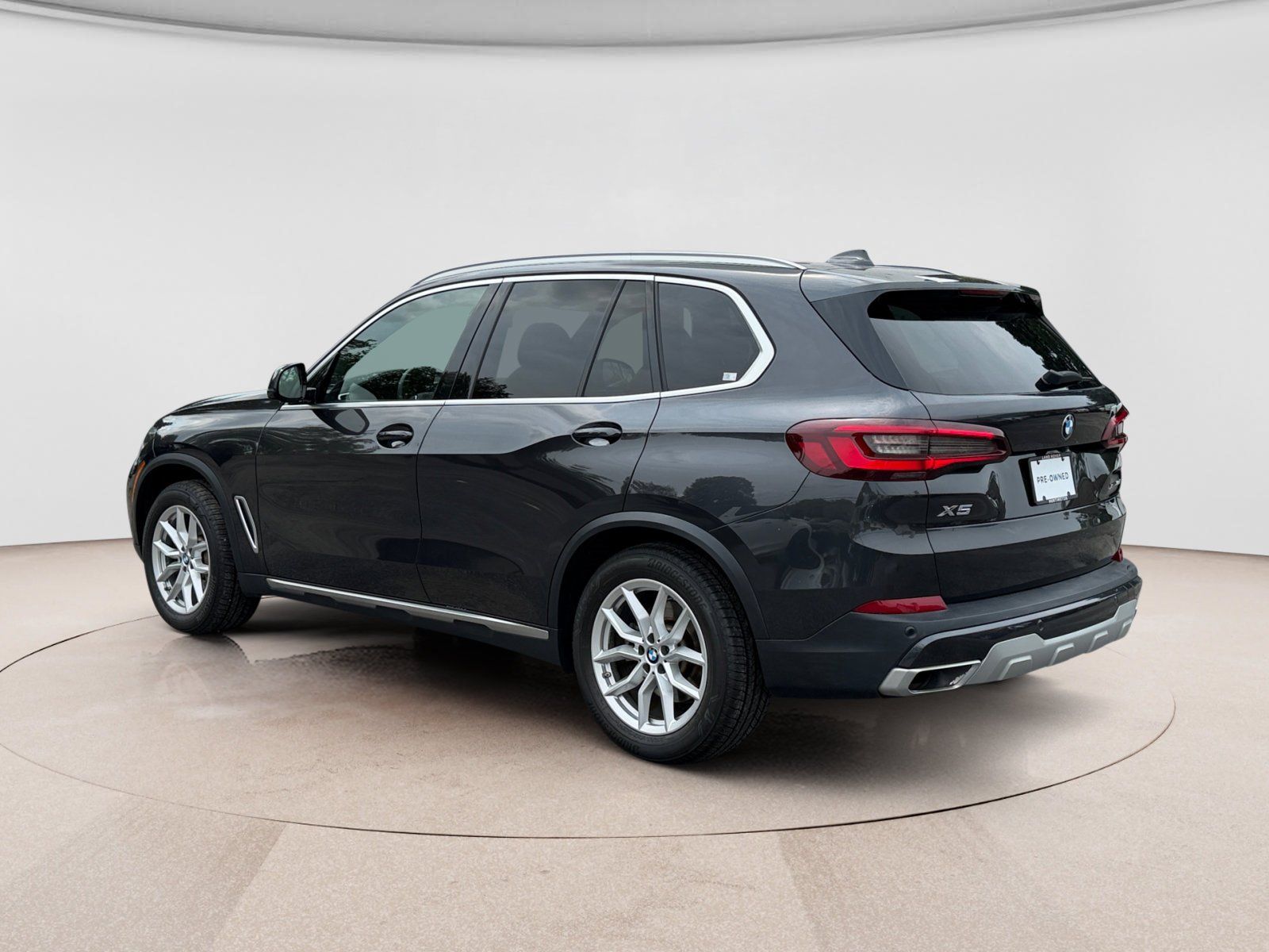 Used 2022 BMW X5 xDrive40i w/ Premium Package AWD/4WD image 3