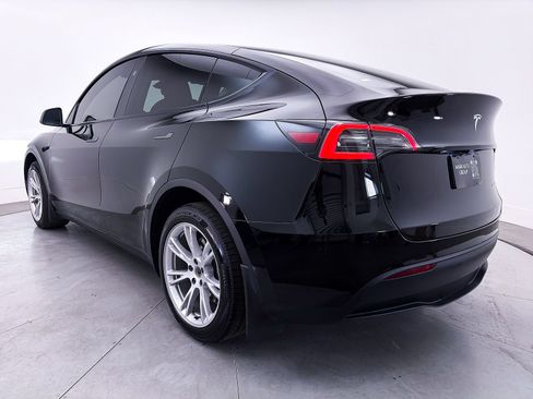 Used 2024 Tesla Model Y Long Range AWD/4WD image 12