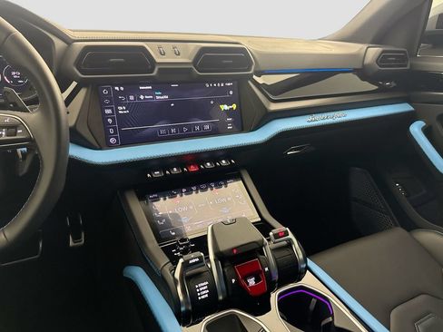 Used 2025 Lamborghini Urus S AWD/4WD image 25