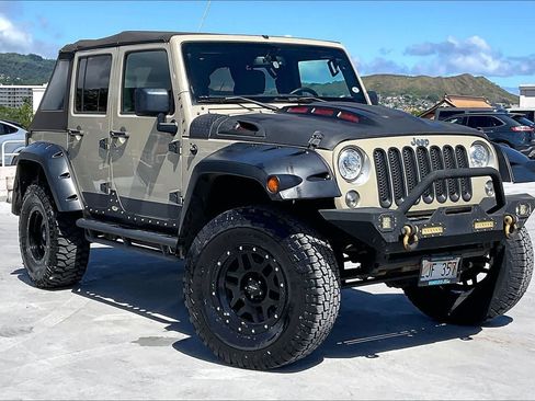 Used 2018 Jeep Wrangler Unlimited Sahara AWD/4WD image 21