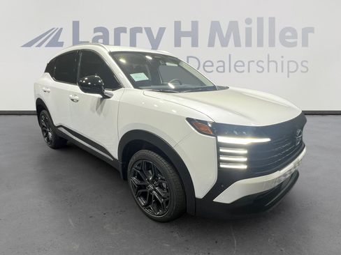 New 2026 Nissan Kicks SR w/ SR Premium Package FWD image 7