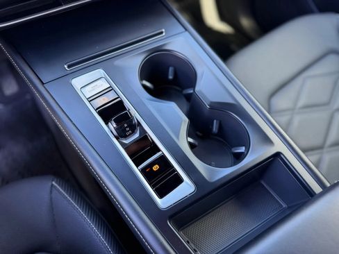 Used 2024 Volkswagen Atlas Cross Sport SE image 28