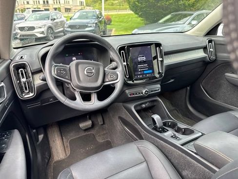 Used 2024 Volvo XC40 B5 Core AWD/4WD image 13