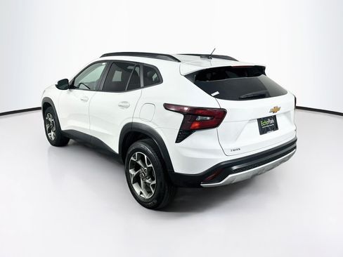 Used 2025 Chevrolet Trax LT FWD image 5