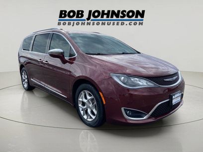 Used 2019 Chrysler Pacifica Limited w/ Advanced Safetytec Group