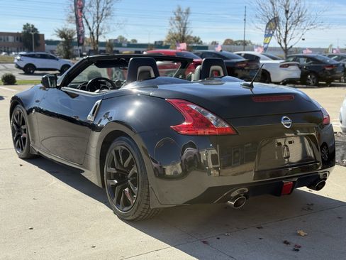 Used 2017 Nissan 370Z Touring image 5