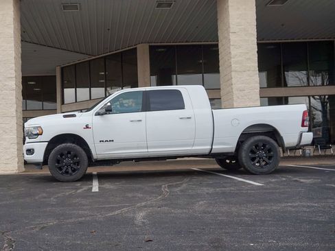 Used 2022 RAM 2500 Big Horn w/ Night Edition image 9