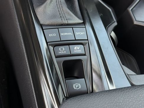 Used 2025 Toyota Camry LE w/ Convenience Package FWD image 30