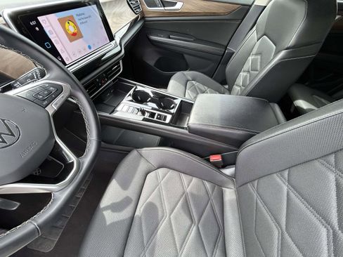 Used 2024 Volkswagen Atlas SE FWD image 10