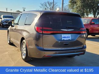 Used 2023 Chrysler Pacifica Touring-L video 3