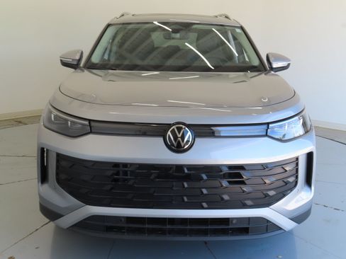 New 2026 Volkswagen Tiguan SE FWD image 9