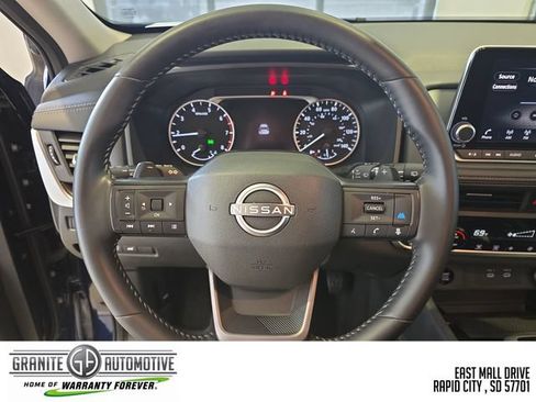 Used 2026 Nissan Rogue SV AWD/4WD image 15