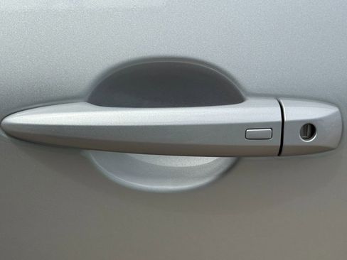 Used 2025 Nissan Rogue SV AWD/4WD image 9