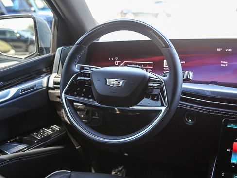 Used 2025 Cadillac Escalade ESV Premium Luxury w/ LPO, Floor Liner Package AWD/4WD image 14
