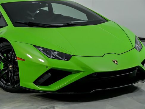 Used 2022 Lamborghini Huracan EVO RWD image 3