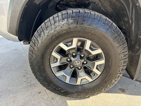 Used 2017 Toyota Tacoma TRD Off-Road w/ Tow Package (A/T) AWD/4WD image 37