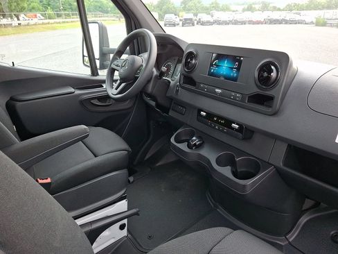 Used 2023 Mercedes-Benz Sprinter 4500 image 14