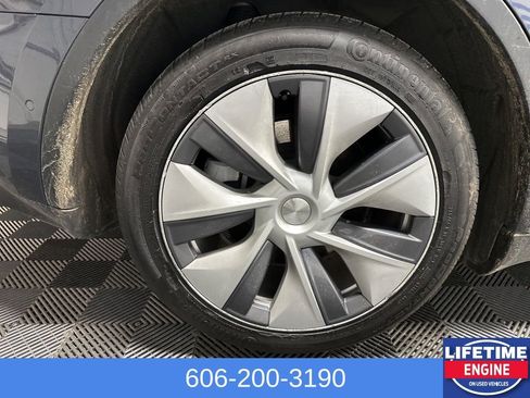 Used 2022 Tesla Model Y Long Range image 9