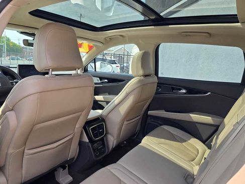 Used 2022 Lincoln Nautilus Reserve w/ Equipment Group 201A image 12